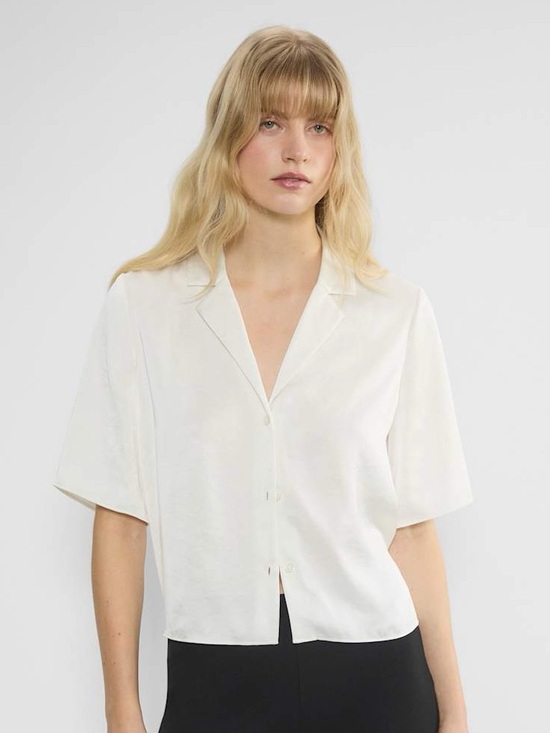 Wilfred Tops - Aritzia Wilfred Beso Satin Shirt
Shortsleeve Japanese Button-up Blouse - Size L
